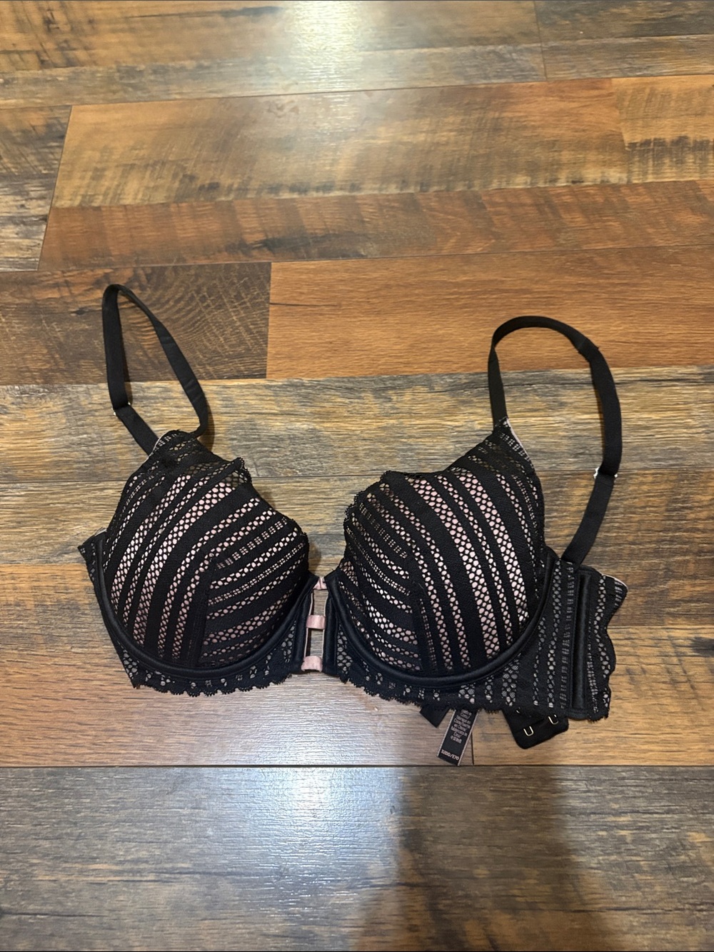 Victoria’s Secret Luxe Lingerie Lace Lightly Lined Plunge Bra